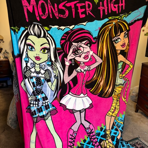 SALE!! Monster High Blanket Very Soft - Picture 3 of 4